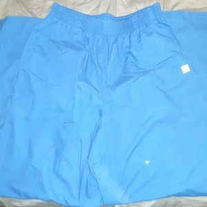 Lightly used UA Buttersoft scrubs